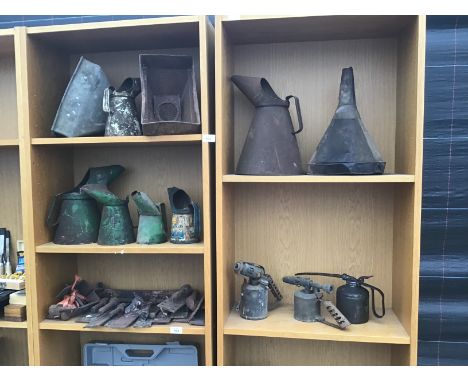 VARIOUS VINTAGE ITEMS TO INCLUDE SIX OIL JUGS (TO INCLUDE SHELL AND CASTROL), THREE FUNNELS, OIL CAN AND TWO BLOW TORCHES 
