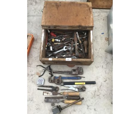 A VINTAGE WOODEN TOOL BOX AND VARIOUS TOOLS TO INCLUDE PLIERS, WRENCH, FILES, SPANNERS ETC 