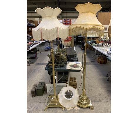 TWO VINTAGE BRASS LAMPS TO INCLUDE CORINTHIAN COLUMN EXAMPLE 
