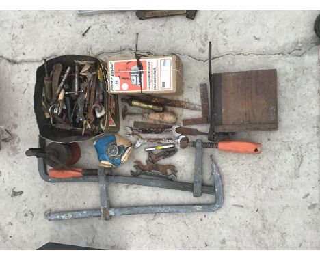 MIXED ITEMS TO INCLUDE SPANNERS, CLAMPS, A FINISHING SANDER ATTACHMENT ETC 