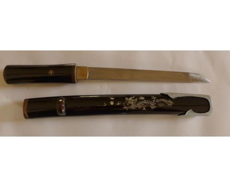JAPANESE TANTO WITH BLACK LACQUER SCABBARD AND METAL MOUNT, 24CM BLADE 