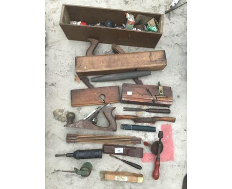 VARIOUS VINTAGE TOOLS TO INCLUDE PLANES, DRILL, OIL CAN ETC 