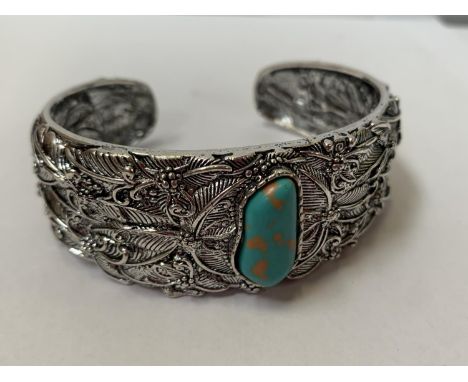 AN AMERICAN NAVAJO BANGLE 