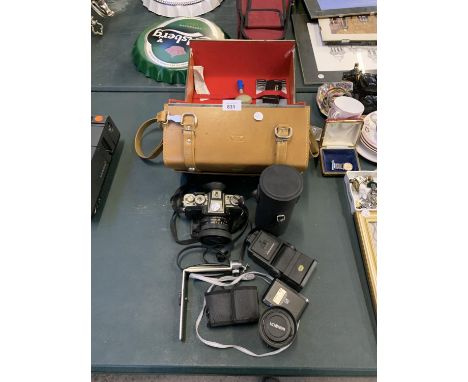 A COLLECTION OF VINTAGE CAMERAS AND EQUIPMENT 
