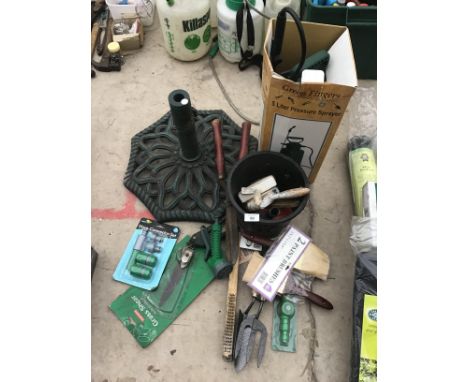 A 5L PRESSURE SPRAYER, PARASOL HOLDER, AND VARIOUS GARDEN TOOLS ETC 