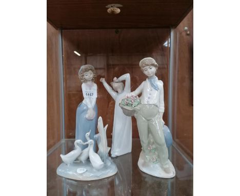 FOUR LLADRO AND NAO FIGURES, GEESE ETC 