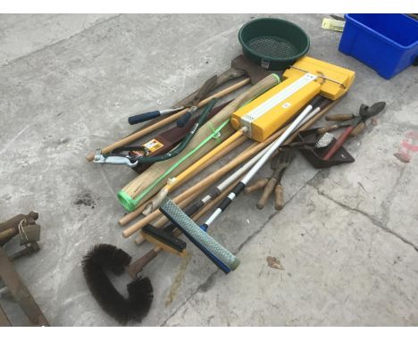 A LARGE COLLECTION OF TOOLS TO INCLUDE AN AXE, BRUSHES, SHEARS, BISSELL ETC 