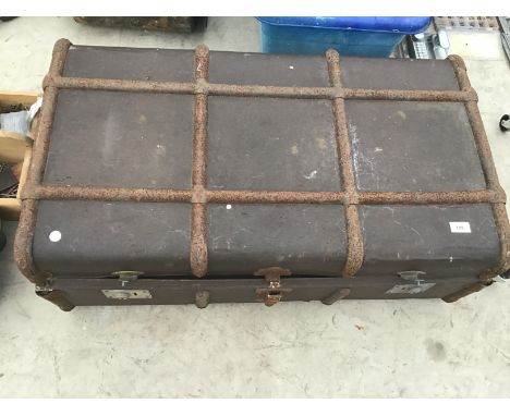 A VINTAGE TRAVEL TRUNK 