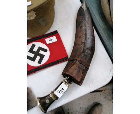 A MIDDLE EASTERN KUKRI KNIFE AND SCABBARD 