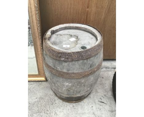 A VINTAGE SMALL WOODEN BARREL 