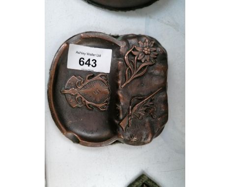 A GERMAN HUNTING DESIGN ASHTRAY 