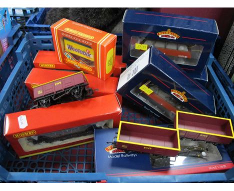Eleven "OO" Gauge/4mm Items of Rolling Stock, comprising three boxed Bachmann Ref No. 38.551C Railfreight Hoppers, a Bachmann