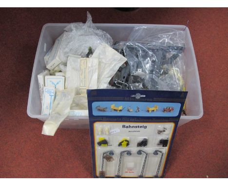 A Quantity of Trackside/Layout Electric Wiring, Lighting, Stop Lights, etc, (various gauges), including boxed items by VEB Pl