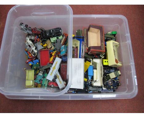 A collection of diecast model vehicles by Matchbox, Dinky, Budgie, Corgi, Lledo and other both vintage and modern models to i