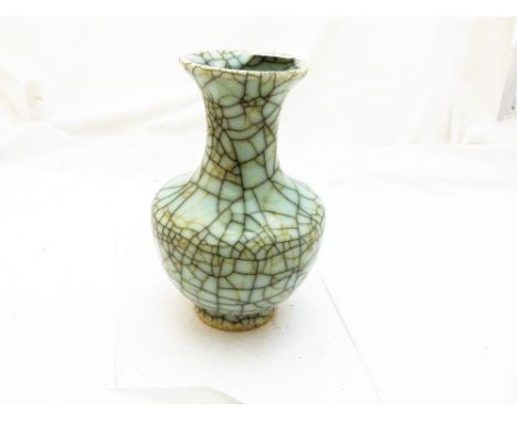 CHINESE VASE. Chinese ceramic vase, H: 15 cm