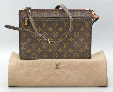 Seltene Vintage-Henkeltasche, Louis Vuitton. Braunes Monogramm-Canvas. Goldfarbene Hardware. Rechteckig mit kurzem, abnehmbar
