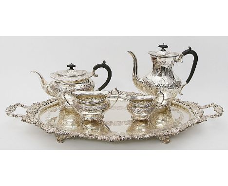 Kaffee- und Teekernstück auf großem Tablett, fünfteilig. Versilbert. Aufwendig reliefiertes und graviertes Rocaillen- und Blu