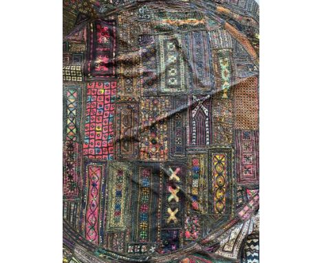 Patch-Work-Decke, ca. 250x 200 cm. EHZ 3-4, rest. Prov.: Nachlass eines Berliner Sammlers, Teil 3.