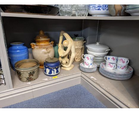 Mixed ceramics to include Sabichi houseware cups and saucers and dinner plates, Royal Doulton Debut plates and tureens, mixed