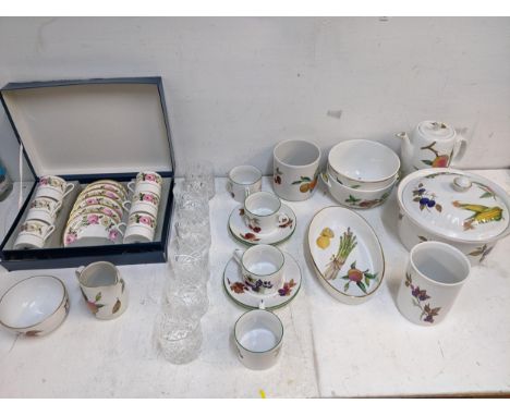 A mixed lot to include a boxed Royal Worcester coffee set, Worcester Evesham and glassware Location: 