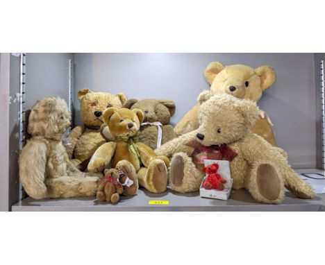 Soft toys to include examples from Dunwell, Heartfelt collectables and other unbranded teddy bearsLocation: 