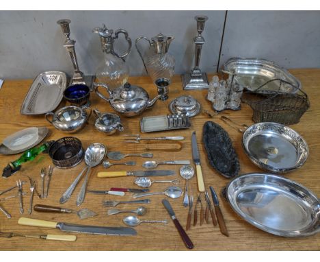 A mixed lot of silver plate to include a pair of neo-classical style Edwardian candlesticks, two glass and silver plated clar