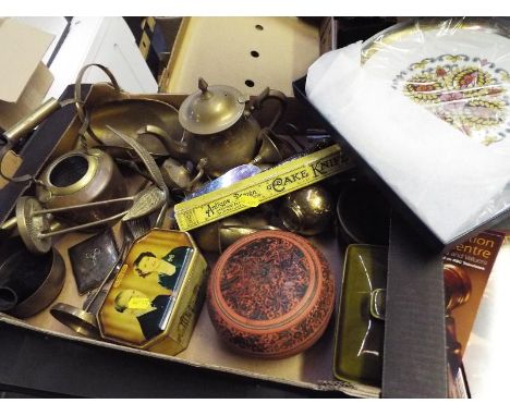 A mixed lot to include a quantity of ornamental brass ware, a silver handled cake knife and a plated cheroot box, snuff box a