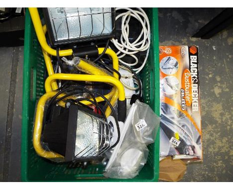A mixed lot of tools, lights and similar (2)