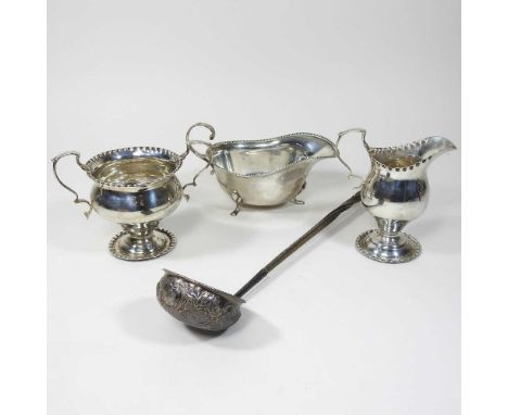 A Victorian silver cream jug, of pedestal form, London 1896, 81g, 10cm high, a matching sugar bowl, 98g, together with an ear