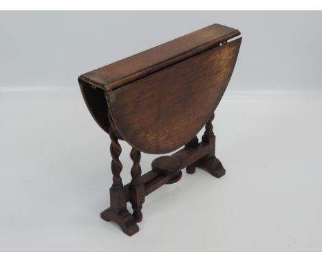 Small Oak Drop Flap Gate Leg Table 