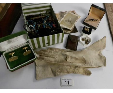 A mixed lot of jewellery including cuff links, tie pins etc