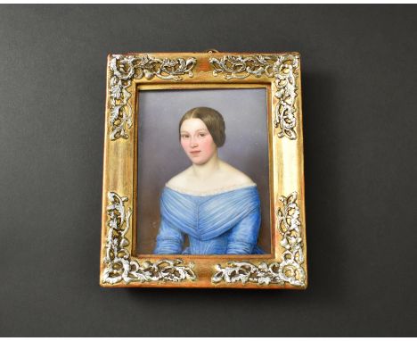 {Portrait einer jungen Frau} im blauen schulterfreien Kleid. Sign. Speller und 1845 dat. Porzellan. 12 x 9,5 cm. R