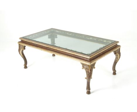 Coffee table in carved, lacquered and gilded wood with glass top. Louis XV style. Minor defects. 47x122x71 cm approx. Tavolin