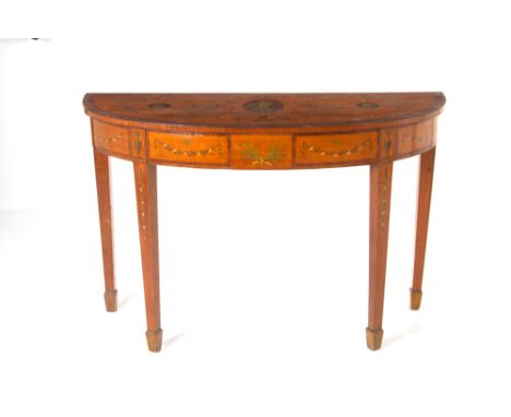 Crescent console in painted wood with neoclassical motifs on the top. Sheraton. 19th century. Minor defects and missing parts