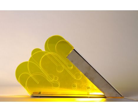 Filtered light table lamp with a chromed metal base containing the light source, in which four yellow methacrylate plates are