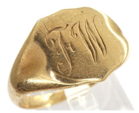 9ct gold mens signet ring, engraved FW, size T, 3.4g. P&amp;P Group 1 (£14+VAT for the first lot and £1+VAT for subsequent lo