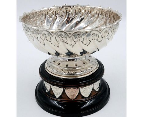 Hallmarked silver rose bowl on stand, presented to D. Co Formby, overall H: 18 cm, 369g. P&amp;P Group 2 (£18+VAT for the fir