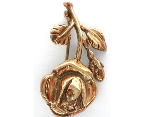 Rose gold flower brooch, unmarked, H: 32 mm, 4.6g. P&amp;P Group 1 (£14+VAT for the first lot and £1+VAT for subsequent lots)