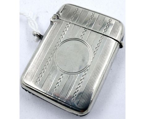 Edward VII hallmarked silver vesta case with jump ring, Chester assay 1906, 15g. P&amp;P Group 1 (£14+VAT for the first lot a