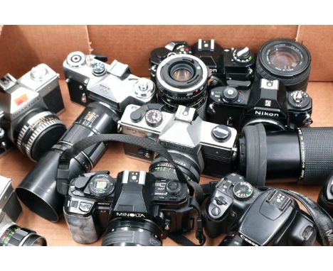 Collection of mixed cameras including Nikon and Canon. P&amp;P Group 2 (£18+VAT for the first lot and £3+VAT for subsequent l