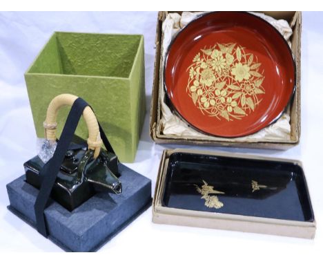 Mixed early 20th century Japanese items including a ceramic teapot, card tray and centre bowl, each boxed. P&amp;P Group 3 (£