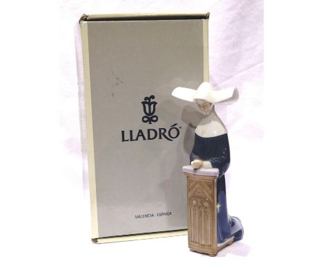 Boxed Lladro figurine, Mediation (blue) 5502, H: 20 cm, no cracks or chips. P&amp;P Group 1 (£14+VAT for the first lot and £1