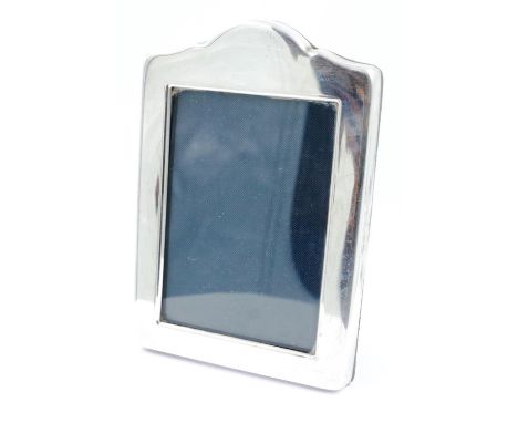 Small hallmarked silver photo frame, 90 x 60 mm. P&amp;P Group 1 (£14+VAT for the first lot and £1+VAT for subsequent lots) 