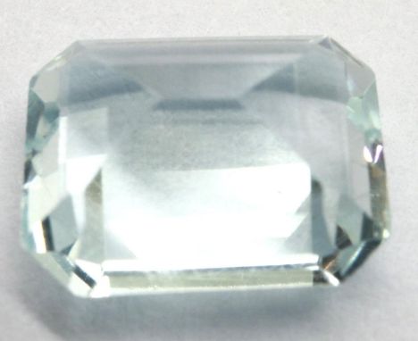 Loose stones: princess cut aquamarine, 2.15cts. P&amp;P Group 1 (£14+VAT for the first lot and £1+VAT for subsequent lots) 