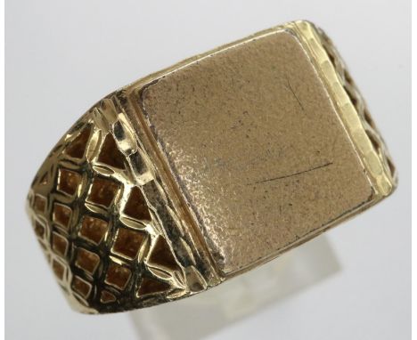 Presumed 9ct gold (marked, indistinct) signet ring, size U/V, 8.3g. P&amp;P Group 1 (£14+VAT for the first lot and £1+VAT for