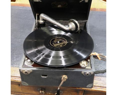 Columbia Grafonola portable gramophone player, working at lotting. P&amp;P Group 3 (£25+VAT for the first lot and £5+VAT for 