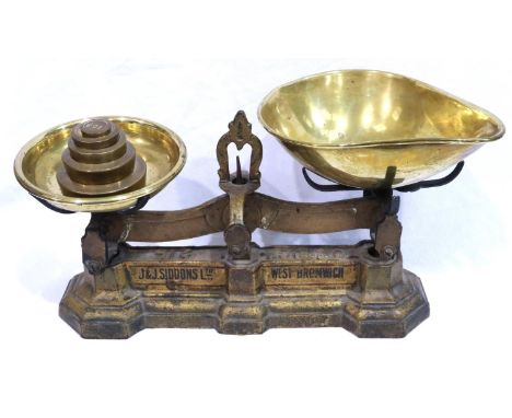 Cast iron scales with two brass dishes made by J &amp; J Siddons Ltd of West Bromwich, with a set of six brass weights. P&amp