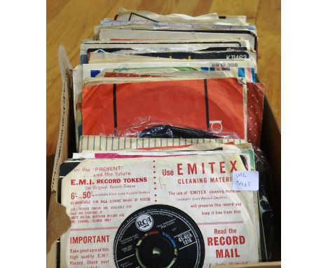 Approximately eighty mixed singles, 1960s - 1990s. P&amp;P Group 3 (£25+VAT for the first lot and £5+VAT for subsequent lots)