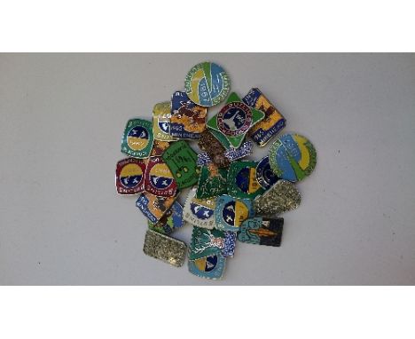 A carton containing various early 1960's Butlins enamel badges.