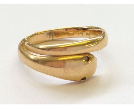 An 18 carat gold Snake ring (3.8 grams).